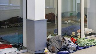 АРХИВ - Мигранты спят на полу в сквоте. Брюссель, Бельгия, 31 января 2023 г. 