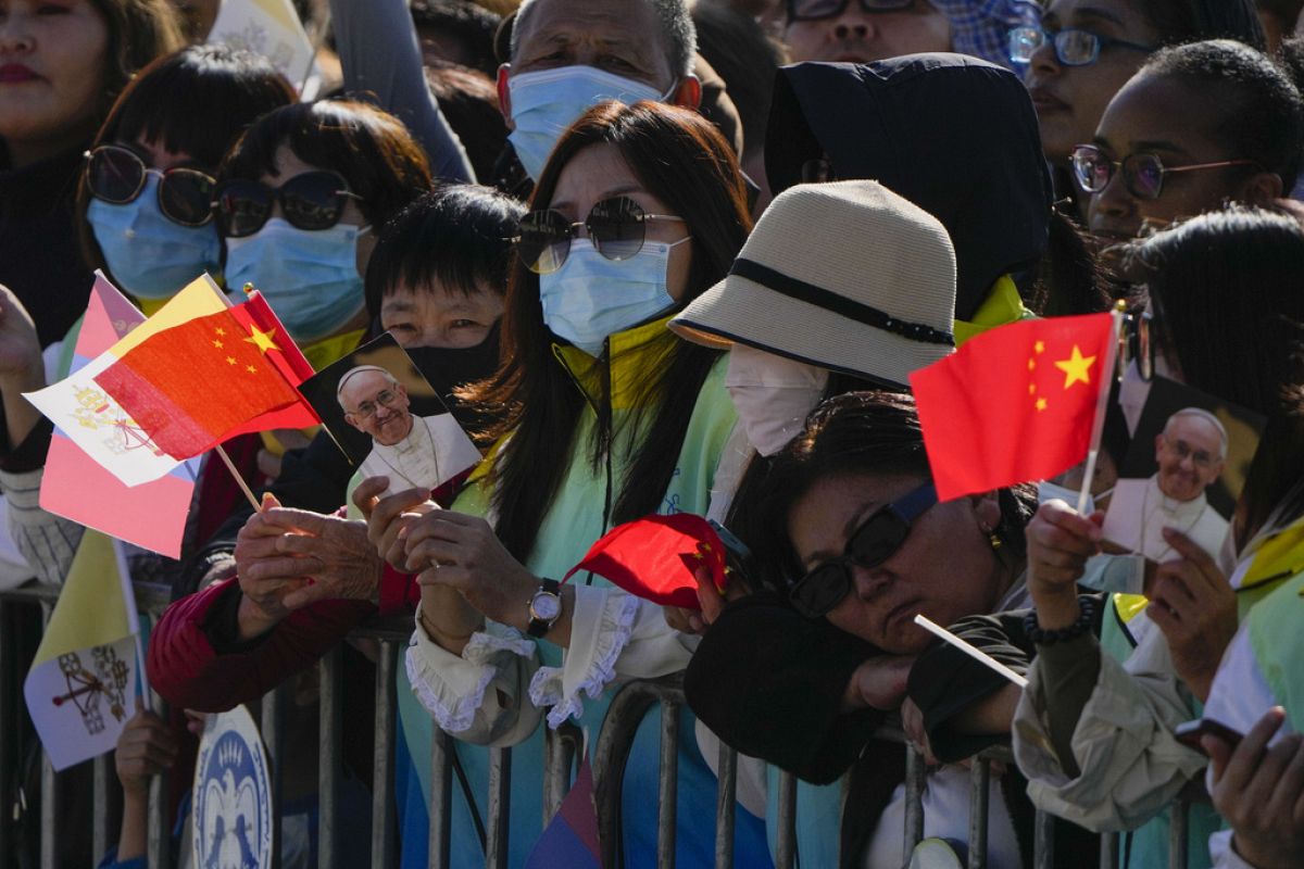 Pope starts Mongolia visit by praising the country's religious freedom ...