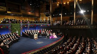  Die Nobelpreisträger und die schwedische Königsfamilie während der Verleihung des Nobelpreises in der Konzerthalle in Stockholm, 2022