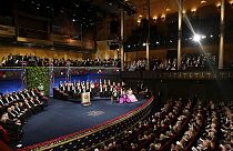 Arşiv: Nobel ödülü sahipleri ve İsveç kraliyet ailesi, 10 Aralık 2022 Cumartesi günü Stockholm'deki Konser Salonu'nda düzenlenen Nobel Ödülü töreninde