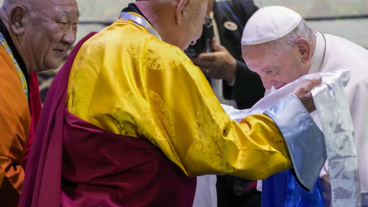 Με ενθουσιασμό υποδέχθηκαν τον Πάπα οι καθολικοί της Μογγολίας