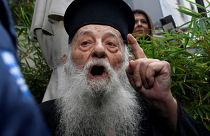 A pápa látogatása ellen tüntető görög ortodox pap 2021-ben