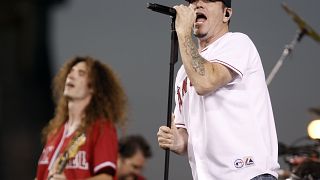 Archivo: el cantante Steve Harwell, de Smash Mouth, actúa con la banda en Anaheim, California. 29 de septiembre de 2008