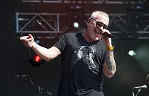 Steve Harwell dos Smash Mouth em concerto nos EUA, em 2017