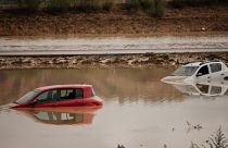دو خودرو پس از وقوع سیل در نزدیکی بارگاس در استان تولدو، مرکزی اسپانیا، دوشنبه ۴ سپتامبر ۲۰۲۳