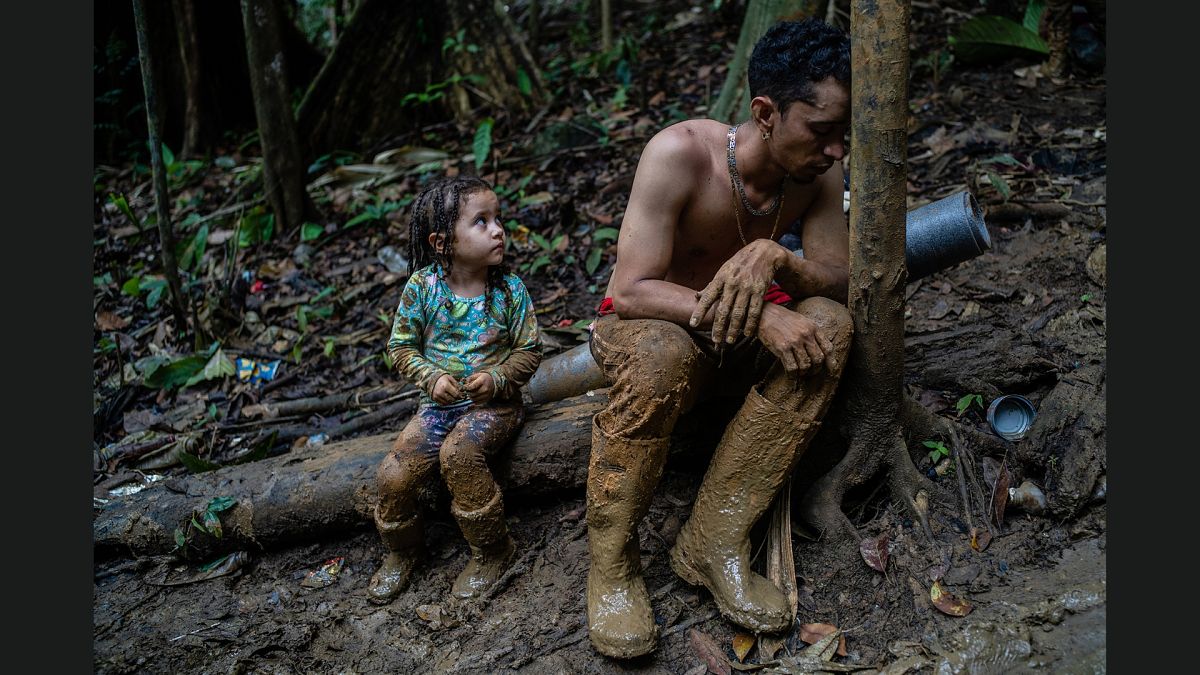 "Caminos de esperanza desesperada", de Federico Ríos Escobar, ganadora del Premio Visa d'Or 2023