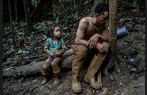 "Paths of Desperate Hope", de Federico Rios Escobar, vencedor do Prémio Visa d'Or 2023, mostra a realidade brutal dos migrantes sul-americanos que tentam chegar aos EUA.