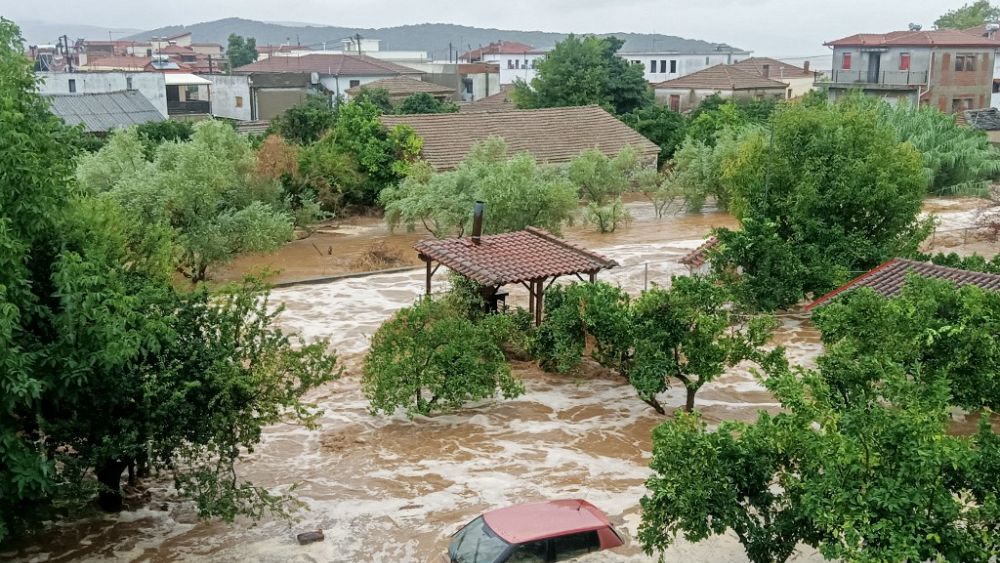Ελλάδα, πλημμύρες σε Βόλο και Πήλιο, ένας νεκρός και ένας αγνοούμενος.  Η καταιγίδα μετά τις φωτιές