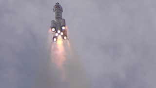 صاروخ يحمل طاقمًا من رواد الفضاء الصينيين على متن سفينة الفضاء شنتشو-16 من مركز جيوتشيوان لإطلاق الأقمار الصناعية> 2023/05/30