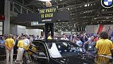 A Greenpeace aktivistája a BMW egyik modelljén