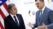 Le chef de la diplomatie américaine, Antony Blinken et le ministre des Affaires étrangères Dmytro Kuleba