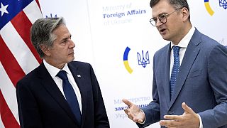 Le chef de la diplomatie américaine, Antony Blinken et le ministre des Affaires étrangères Dmytro Kuleba