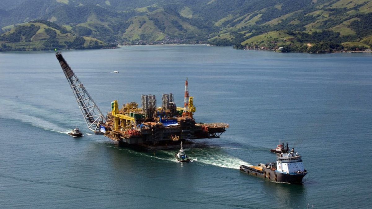 Brezilya'da bir petrol çıkarma platformu (arşiv)