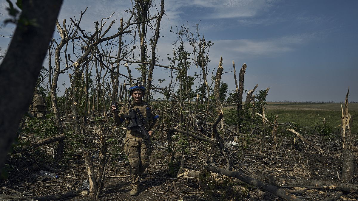 Украинский военный на линии фронта в донецкой области