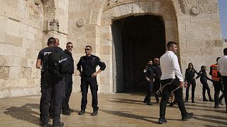 الشرطة الإسرائيلية في المكان الذي نفذ فيه الهجوم