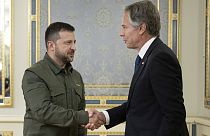 El presidente ucraniano, Volodímir Zelenski, con el jefe de la diplomacia estadounidense, Antony Blinken, en Kiev