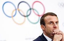 Fransa Cumhurbaşkanı Emmanuel Macron, paris'in talip olduğu 2024 Yaz Olimpyatları için İsviçre'de çekilen kurası sırasında