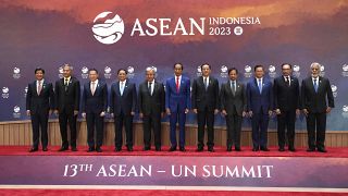 مشاركون في قمة دول آسيان في جاكرتا، إندونيسيا.