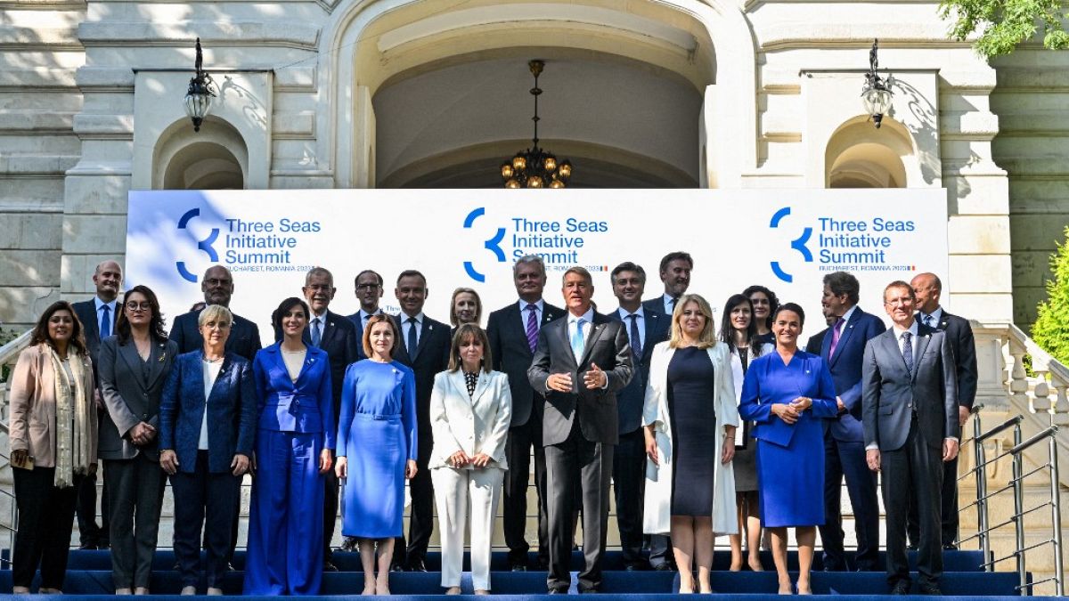 Les représentants des douze pays membres de l'Initiative des Trois Mers à Bucharest, le 7 septembre 2023