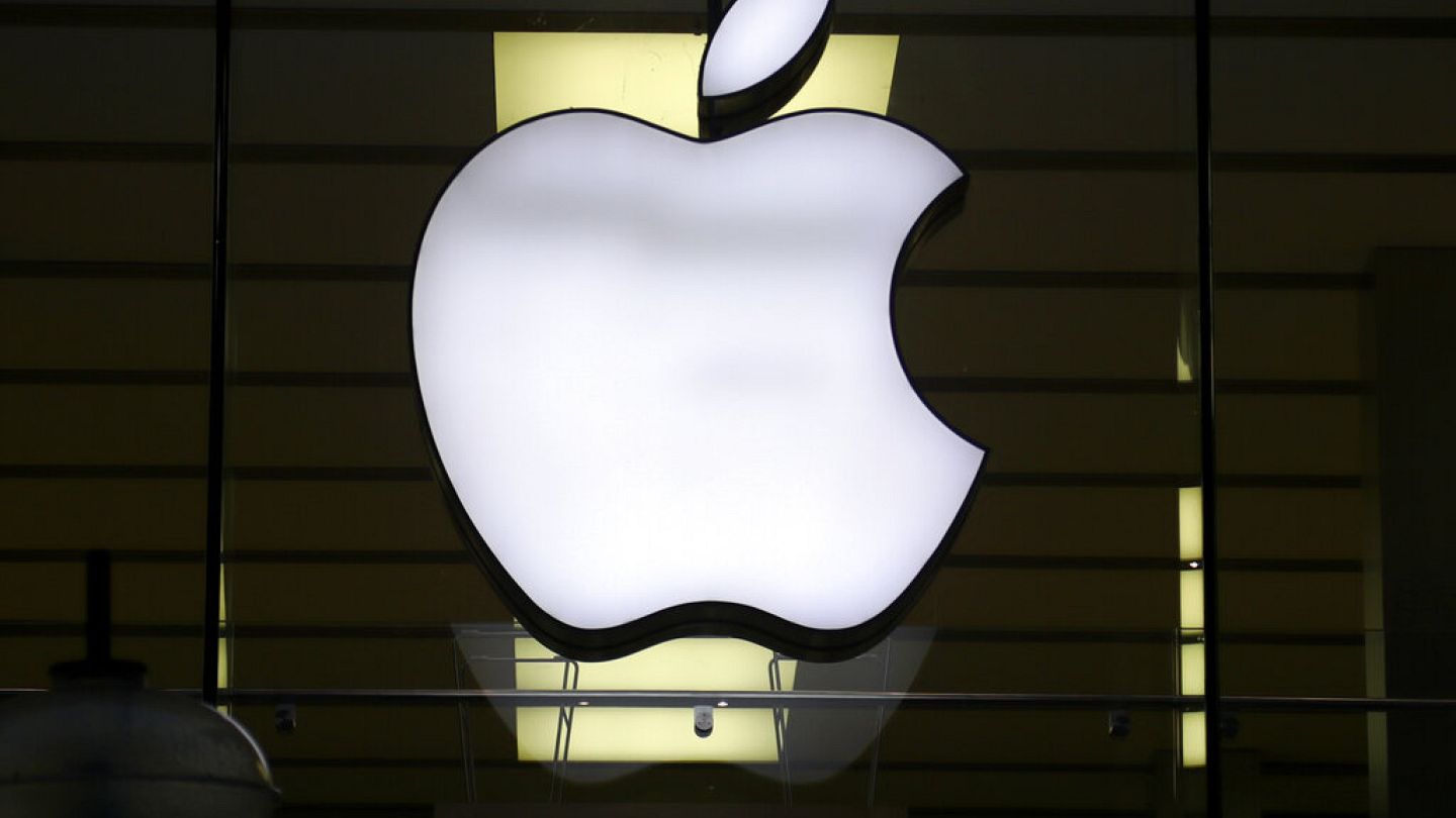 Apple, Çin'in iPhone kullanımını yasakladığı iddiaları üzerine 200 milyar  dolar kaybetti | Euronews