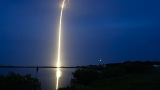 Starlink V2 Mini uydusunu taşiıyan SpaceX Falcon roketinin fırlatılışı