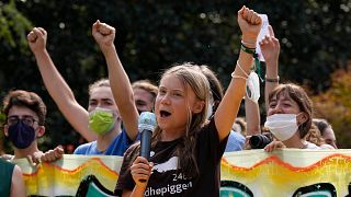 La svedese Greta Thunberg, attivista per il clima, pronuncia il suo discorso durante una manifestazione dei Venerdì del Futuro a Milano, 1 ottobre 2021.