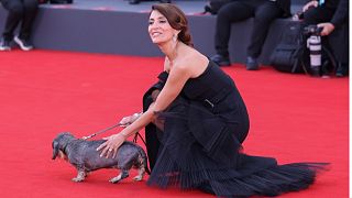 كاترينا مورينو عند وصولها لحضور العرض الأول لفيلم "بور ثينغز"، مهرجان البندقية السينمائي، إيطاليا، 1 أيلول 2023