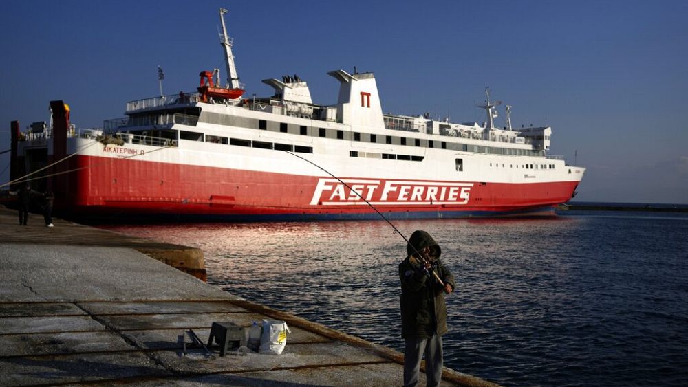 Ελλάδα: Τρία πλοία έμπλεξαν τις άγκυρες στο λιμάνι της Ραφήνας