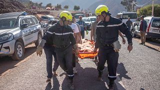 Les secours en action dans le village d'Ouargane, près de Marrakech, au Maroc, le samedi 9 septembre 2023.