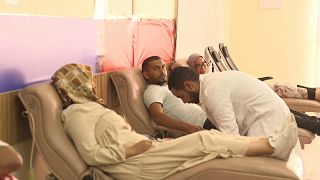 متبرعون بالدم في أحد المراكز بمدينة أمزميز 