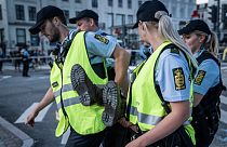 Hollanda polisi iklim aktivistlerini gözaltına aldı (arşiv)