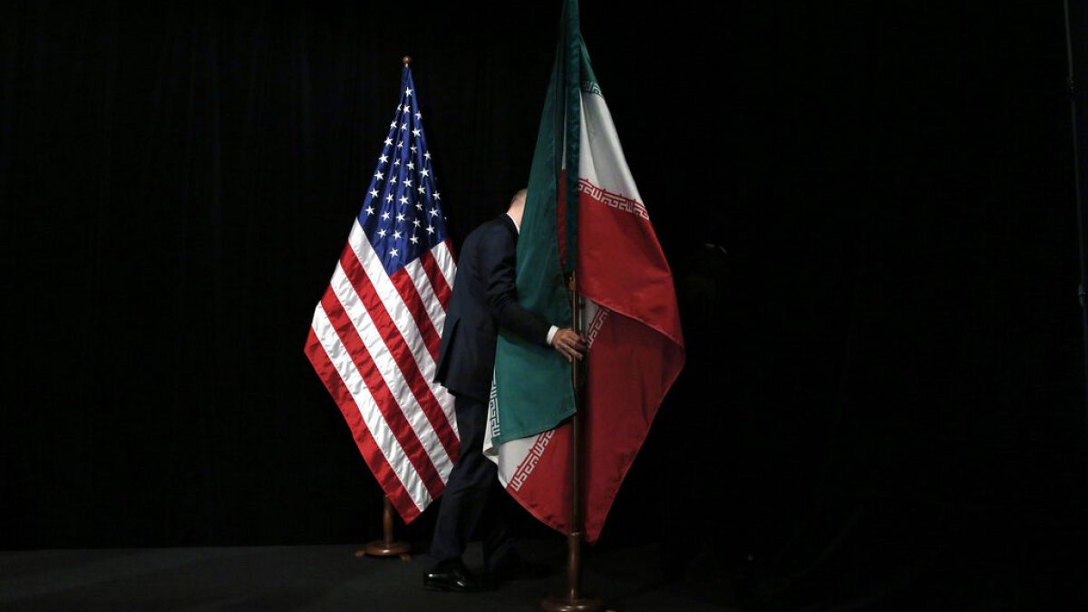 Eski ABD Başkanı Donald Trump'ın 2018 yılında Nükleer Anlaşma'dan tek taraflı çıkmasının ardından İran ve ABD arasndaki ilişkiler yeniden gerildi