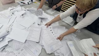 عمليات الفرز الخاصة بانتخابات الأقاليم بمنطقة دونيتسك