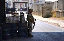 El Ejército libanés controla los accesos al campo de refugiados, cerrado por un muro