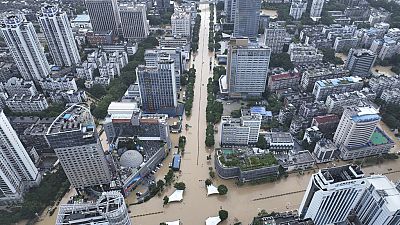 Çin'in güneydoğusundaki Fujian eyaletinde sular altında kalan Fuzhou kent merkezinin havadan görünümü