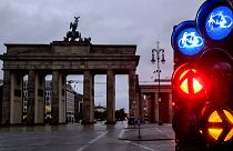Еврокомиссии прогнозирует, что темп спада в экономике Германии в текущем году составит 0,4%. На снимке - Бранденбургские ворота в Берлине.
