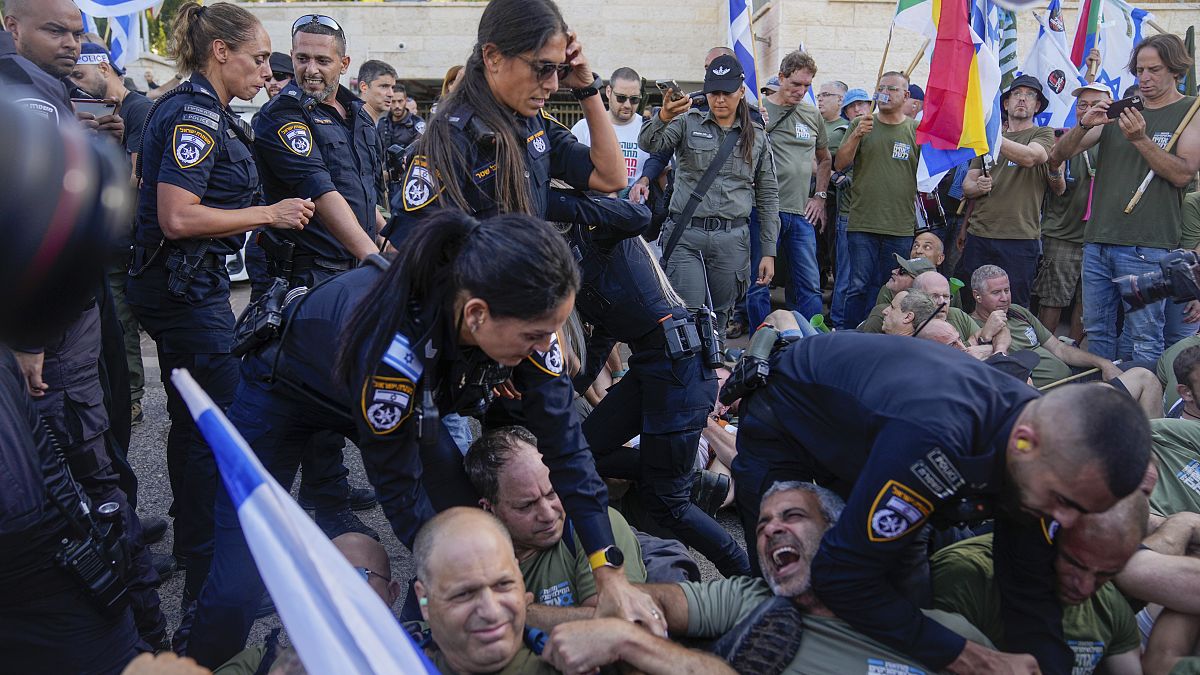 مظاهرات أمام منزل وزير العدل في إسرائيل