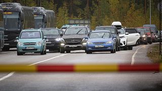 The European Commission has urged member states to prohibit the entrance of cars that carry Russian licence plates.