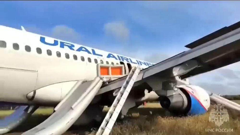 Ural Airlines airbus with 159 passengers onboard lands in a field in Siberia thumbnail