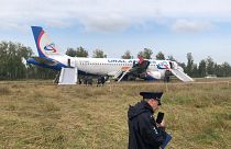 Airbus-A320 "Уральских авиалиний" совершил аварийную посадку в поле в районе села Каменка Новосибирской области.