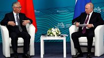 الرئيس الروسي فلاديمير بوتين مع نائب رئيس مجلس الدولة الصيني تشانغ قوه تشينغ