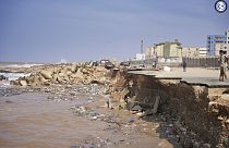 A líbiai áradás utáni pusztítás Dernában
