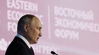 Doğu Ekonomik Forumu'nda konuşan Rus lider Putin