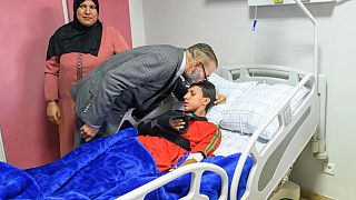 Séisme au Maroc : le roi Mohammed VI rend visite aux blessés