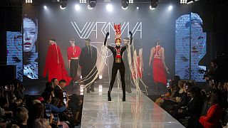 Divatbemutató Moszkvában, a Volga Fashion Weeken 2023. márcisu 18-án
