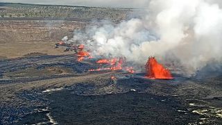 Der Vulkan Kilauea spuckt Lawa und Asche. 