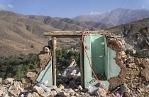 Последствия землетрясения в Марокко: от разрушенного дома остался только дверной проём