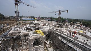 Hindistan'da yıkılan Babri caminin yerine inşa edilen Rama tapınağı ocakta açılacak