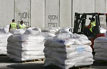 İsrail abluka altındaki Gazze'ye giden malları sıkı kontrollerden geçiriyor