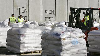 İsrail abluka altındaki Gazze'ye giden malları sıkı kontrollerden geçiriyor